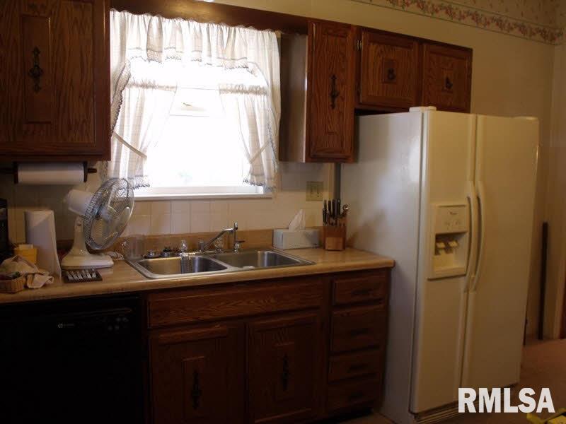 503 East Main Street Ridgway, IL 62979 - Photo 5 of 6