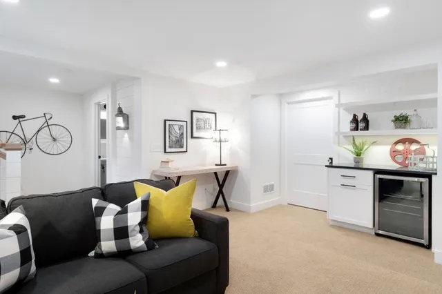 $6,000 | 231 Manitoba Avenue, Unit MAIN LEVEL, Wayzata, MN 55391