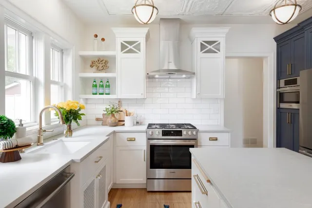 $6,000 | 231 Manitoba Avenue, Unit MAIN LEVEL, Wayzata, MN 55391