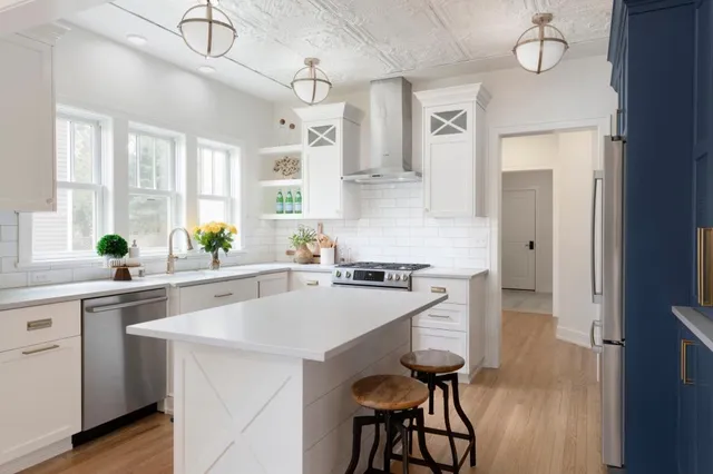 $6,000 | 231 Manitoba Avenue, Unit MAIN LEVEL, Wayzata, MN 55391