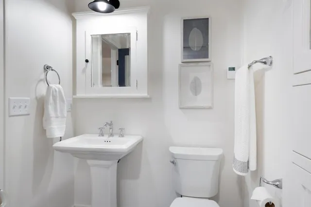 $6,000 | 231 Manitoba Avenue, Unit MAIN LEVEL, Wayzata, MN 55391