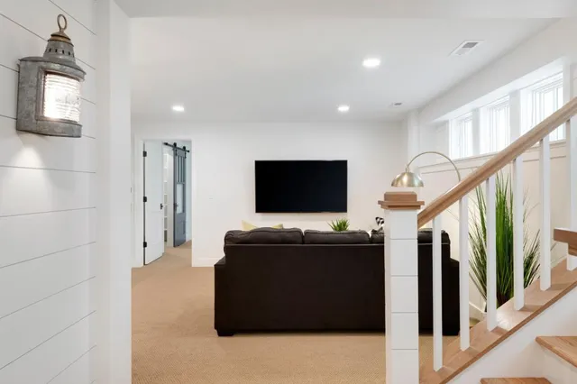 $6,000 | 231 Manitoba Avenue, Unit MAIN LEVEL, Wayzata, MN 55391