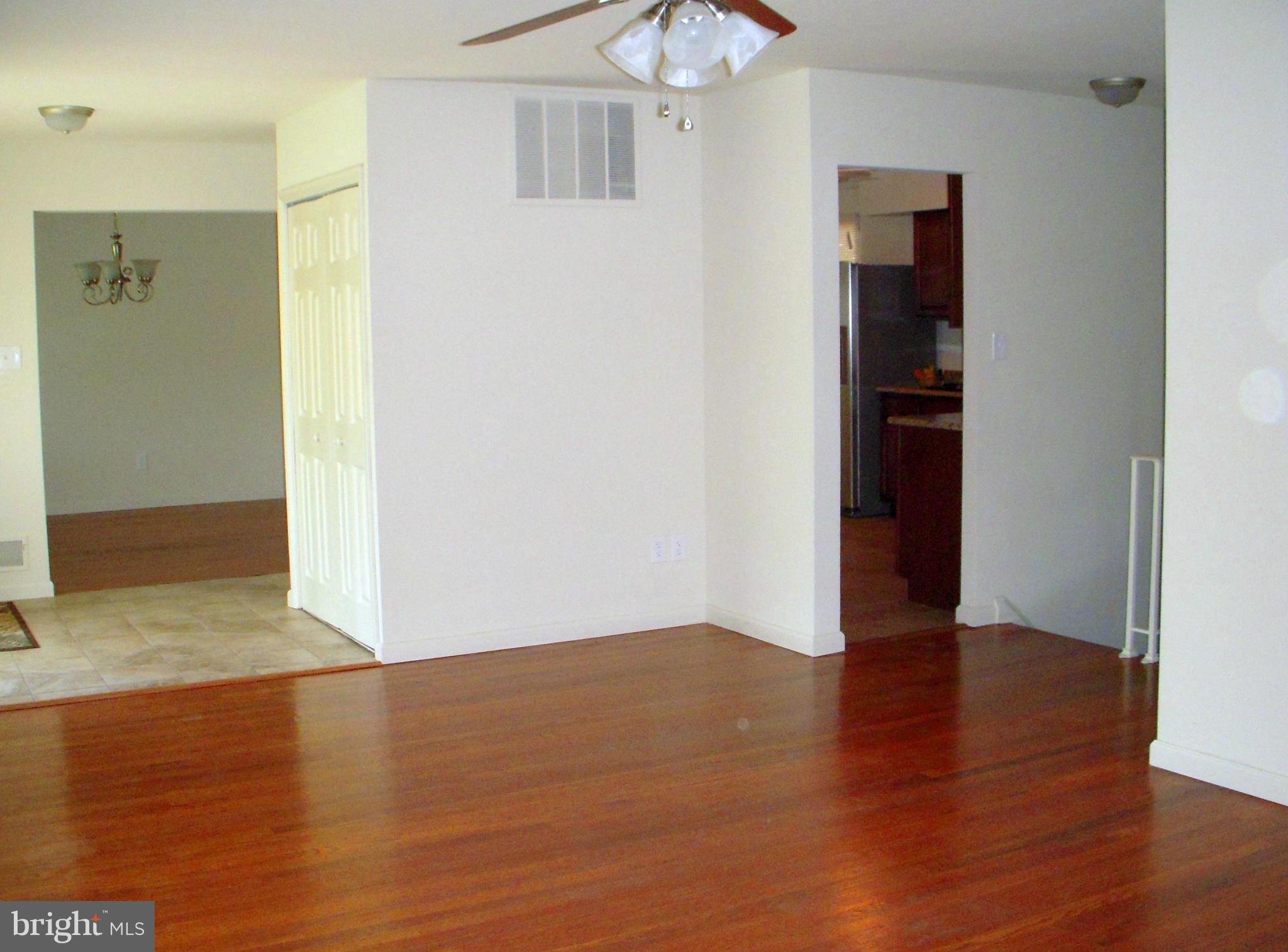 9503 Curran Road Silver Spring, MD 20901 - Photo 11 of 25 Living Room