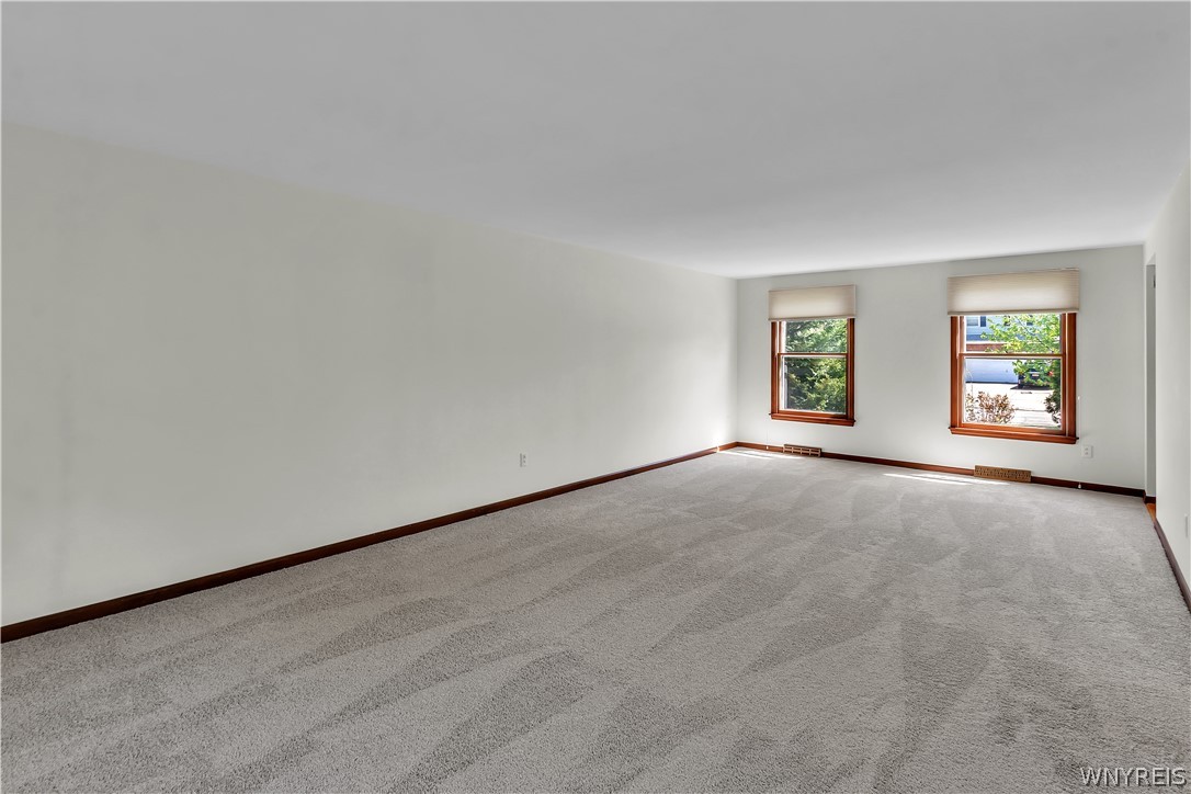 74 Heritage Road West Amherst, NY 14221 - Photo 5 of 42 HUGE living room