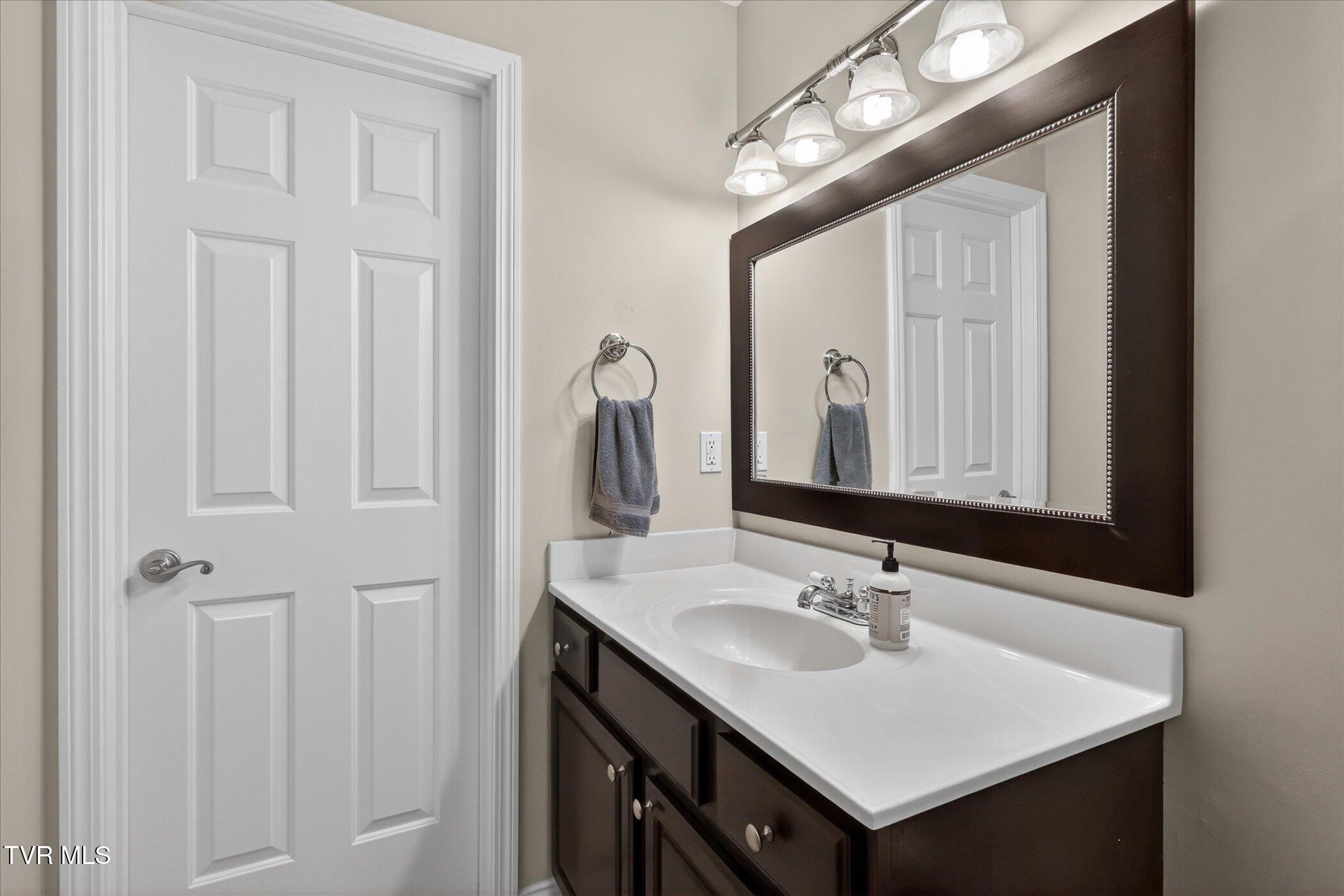 312 Mockingbird Road Bristol, TN 37620 - Photo 26 of 44 27-312-Mockingbird-Rd-Bristol-WindowStil