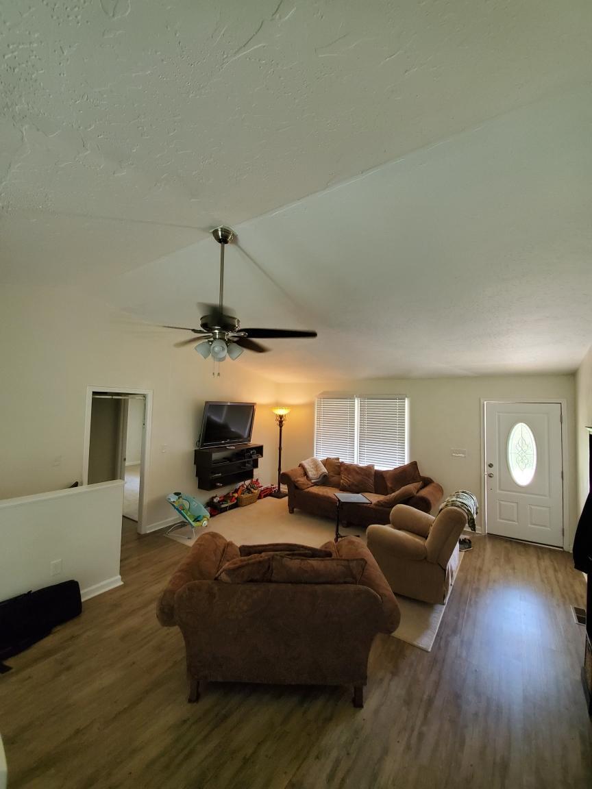 4260 Edenshire Road Roanoke, VA 24014 - Photo 4 of 19 Living Room