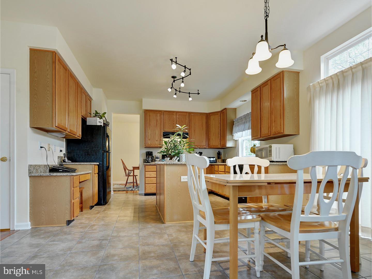 22 Avalon Road Pennington, NJ 08534 - Photo 8 of 17 Gallery Image 8