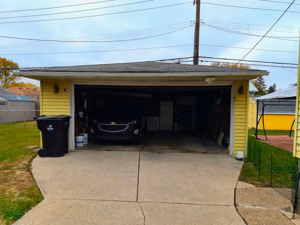 $165,000 | 1120 6th Street, Wyandotte, MI 48192