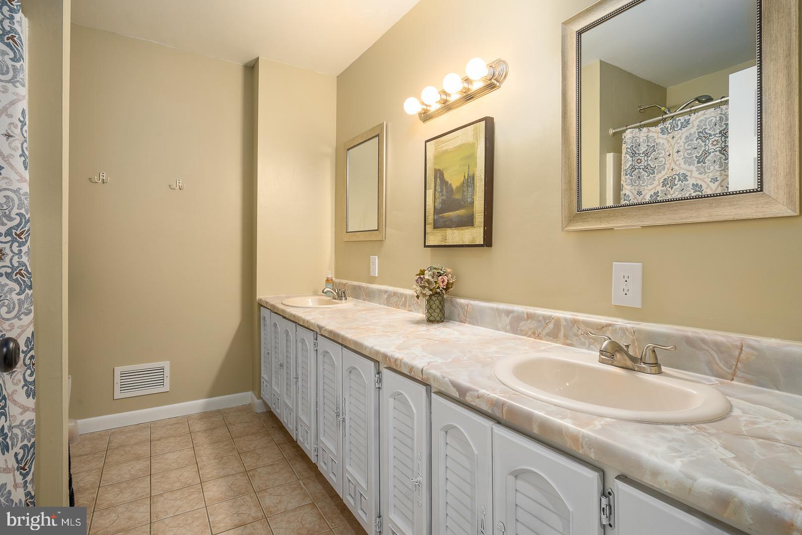49 Walters Road Robbinsville, NJ 08691 - Photo 19 of 31 Gallery Image 19