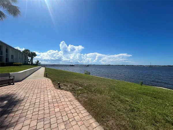 $499,900 | 175 Southeast St Lucie Boulevard, Unit E125, Stuart, FL 34996