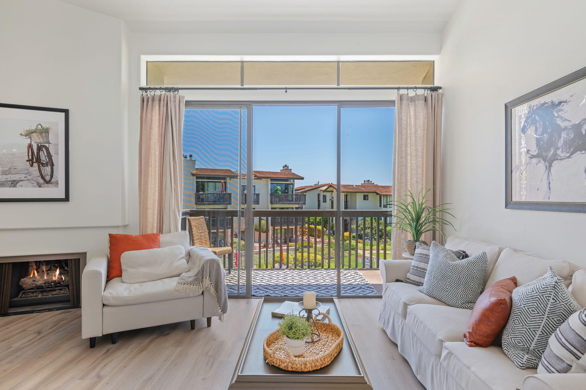 3375 Foothill Road, Unit 833 Carpinteria, CA 93013 - Photo 7 of 23 09 - Living Room