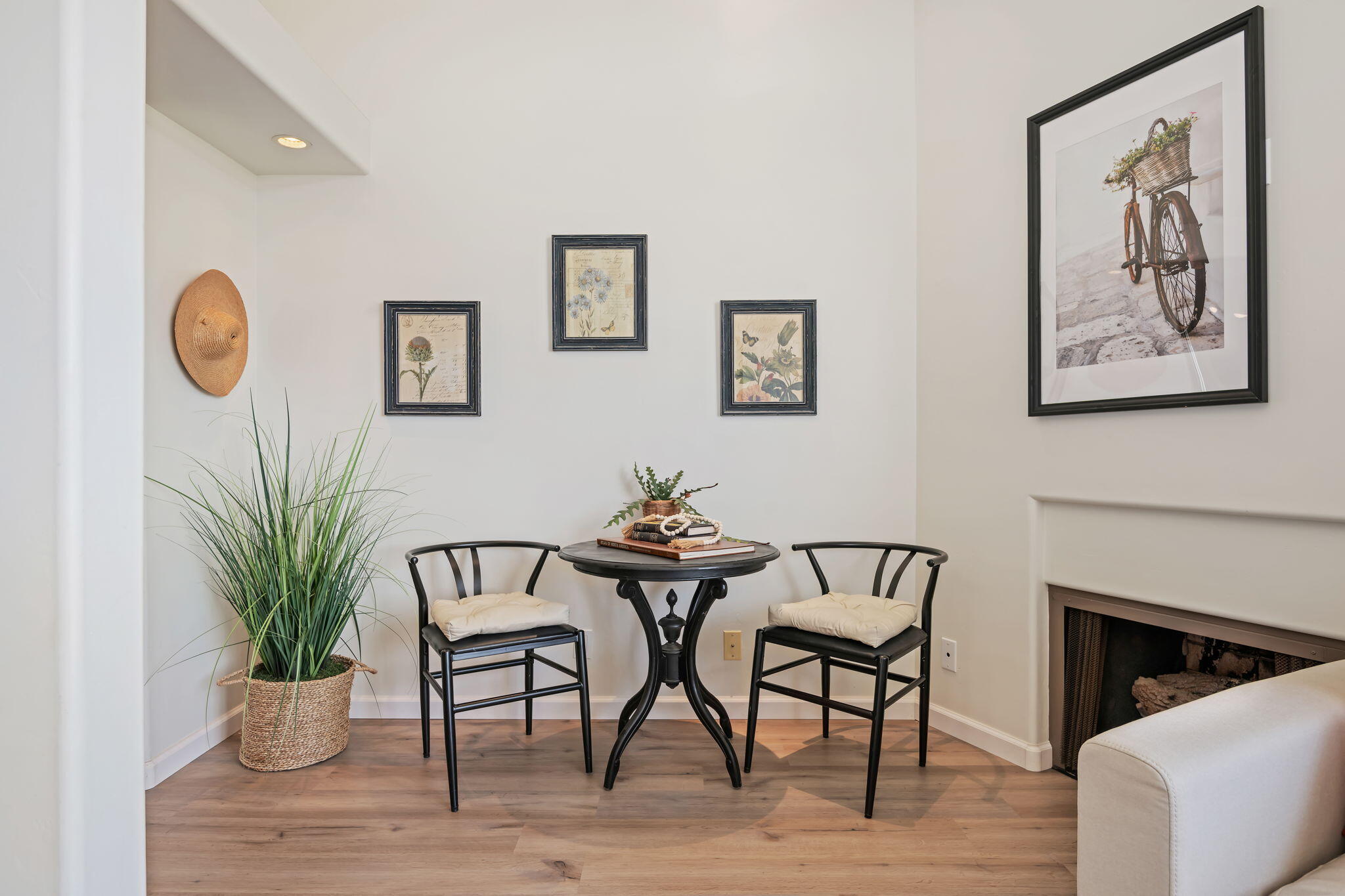 3375 Foothill Road, Unit 833 Carpinteria, CA 93013 - Photo 8 of 23 10 - Dining