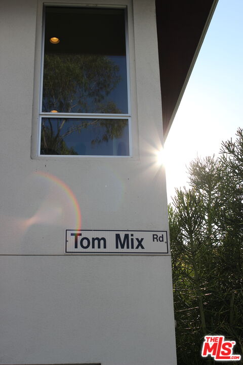 2210 Tom Mix Road Los Angeles, CA 90026 - Photo 42 of 45 a close up of a wall