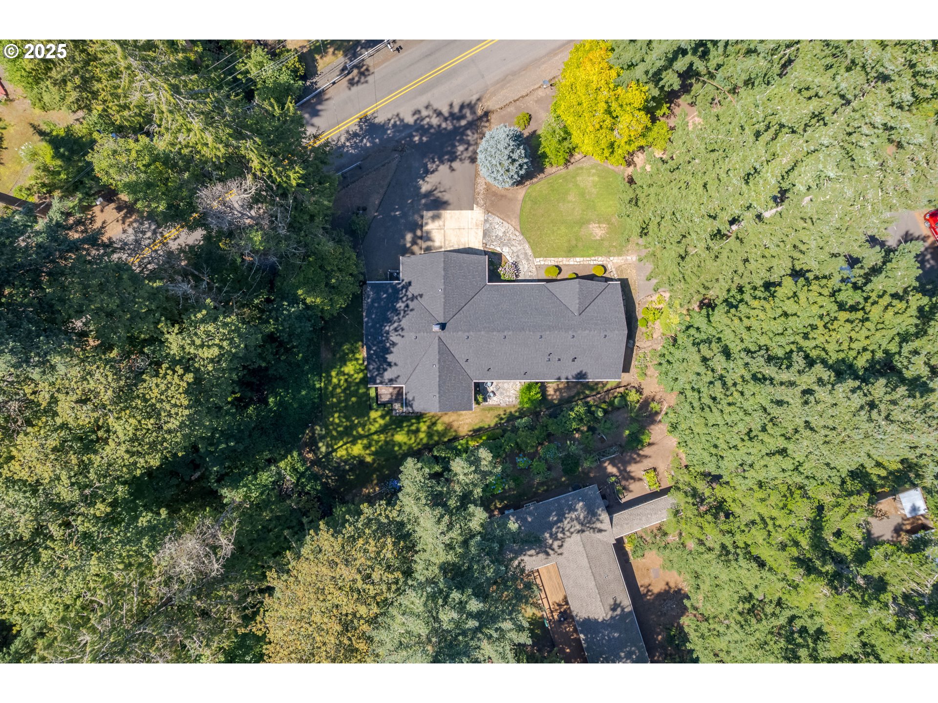 41886 Deerhorn Road Springfield, OR 97478 - Photo 47 of 48 an aerial view of a house with a yard