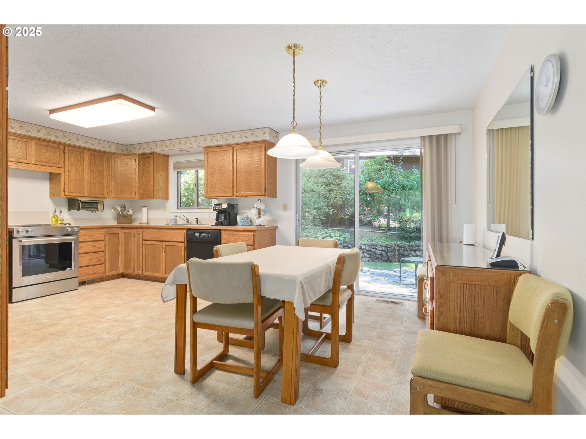 41886 Deerhorn Road Springfield, OR 97478 - Photo 7 of 48 a dining room with furniture and a large window