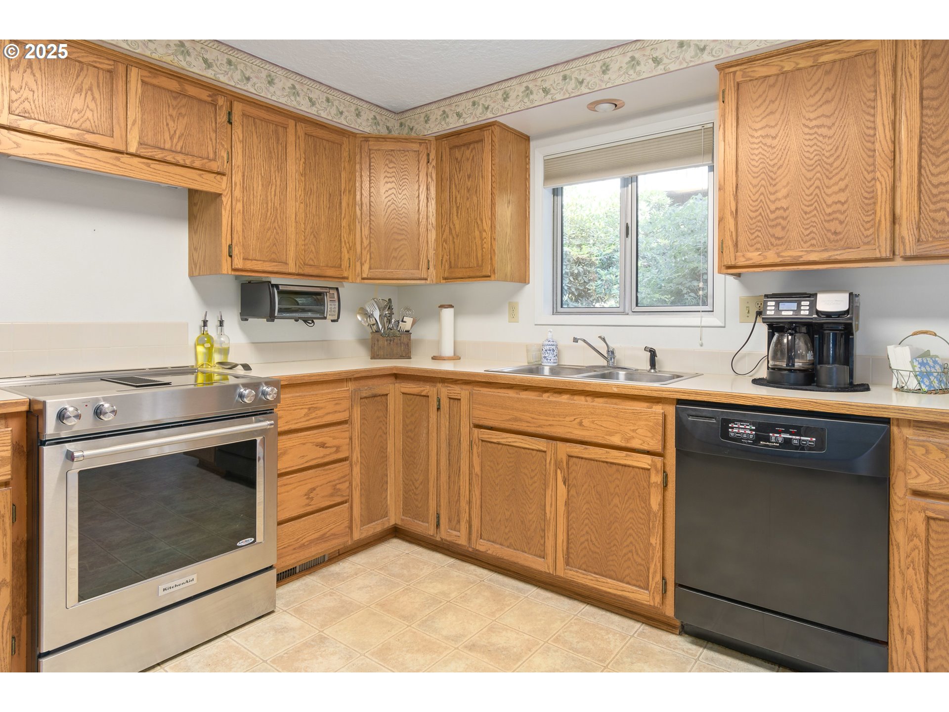 41886 Deerhorn Road Springfield, OR 97478 - Photo 10 of 48 a kitchen with stainless steel appliances granite countertop a sink stove and cabinets