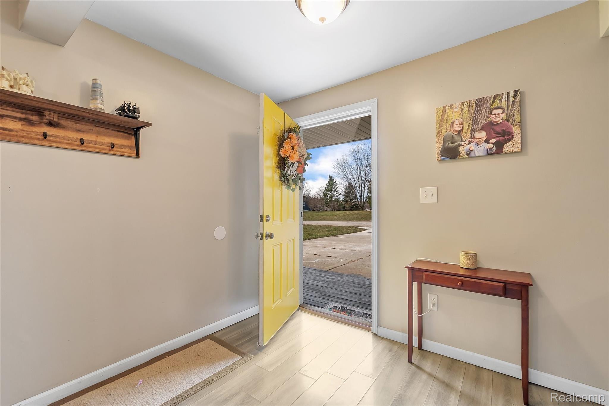 5276 North Henderson Road Davison, MI 48423 - Photo 6 of 37 06-5276 N Henderson Rd-Windowstill Real Estate Photography-6.jpg