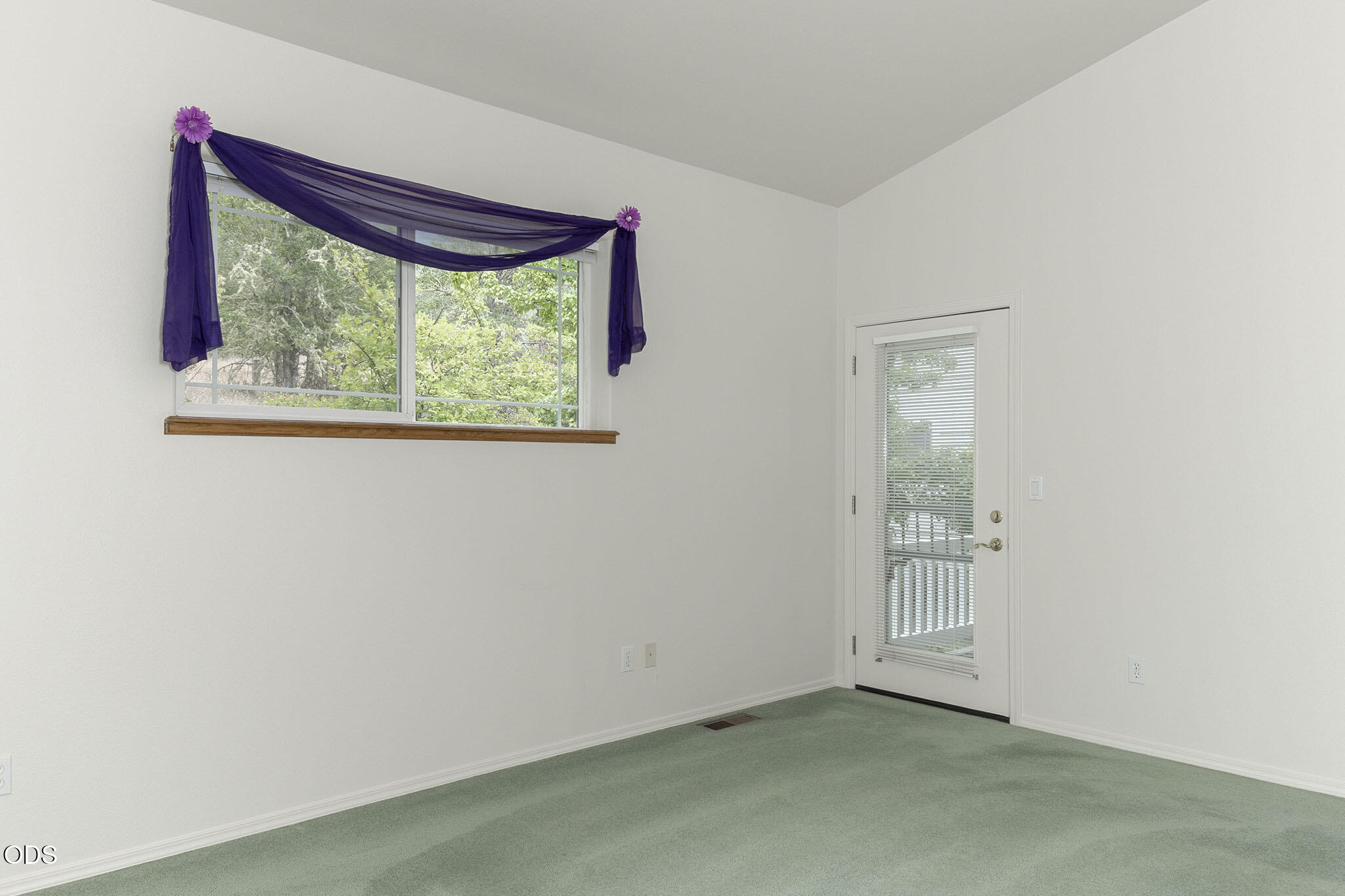 279 Ridgefield Road Grants Pass, OR 97527 - Photo 16 of 62