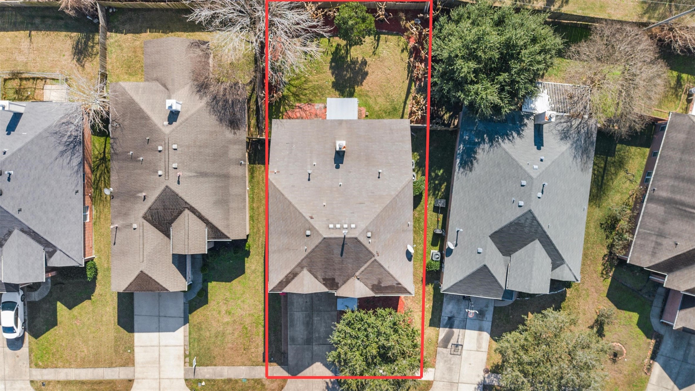 1839 Manor Drive Baytown, TX 77521 - Photo 20 of 26 an aerial view of residential houses with outdoor space