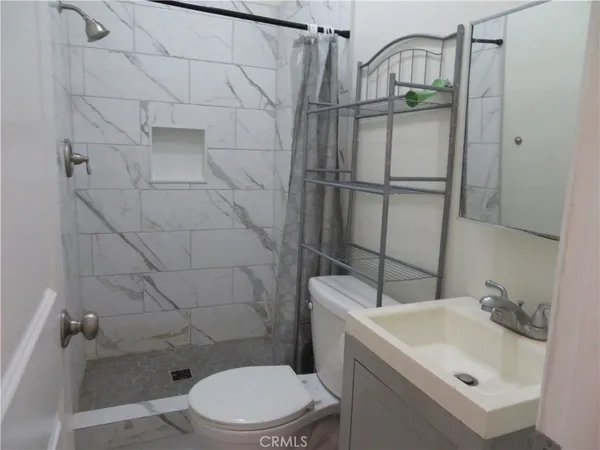 $1,995 | 3923 Normandie Avenue, Los Angeles, CA 90037