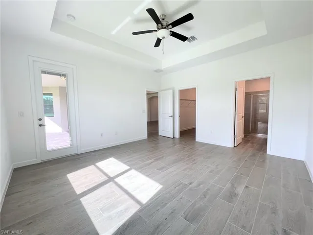 a view of a livingroom with a ceiling fan