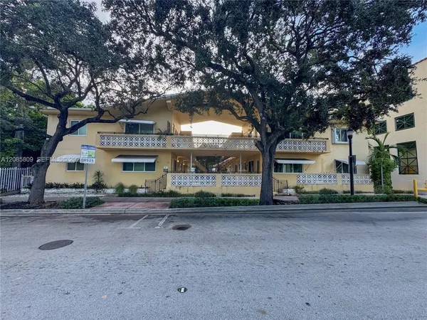 $189,900 | 75 Washington Avenue, Unit 20, Miami Beach, FL 33139