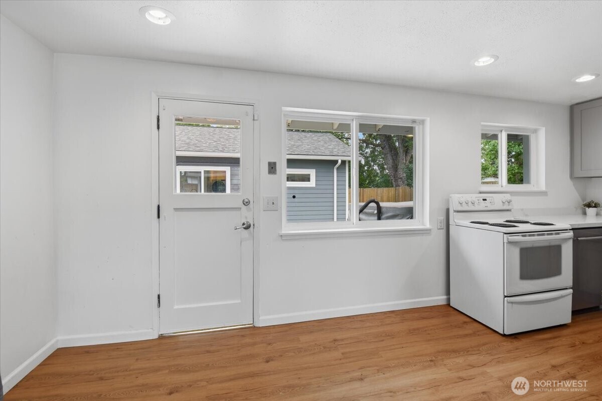 851 Pierce Avenue Northeast Renton, WA 98056 - Photo 10 of 36