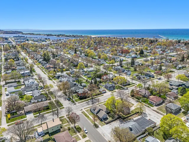 $290,000 | 601 North Rath Avenue, Ludington, MI 49431