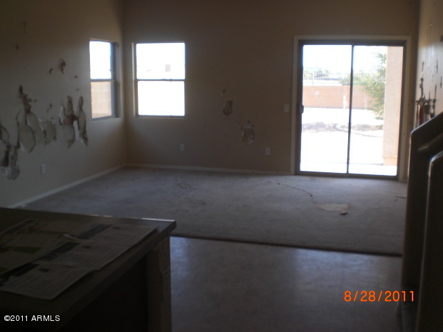 5231 West Maldonado Road Laveen, AZ 85339 - Photo 8 of 12 FAMILYROOM