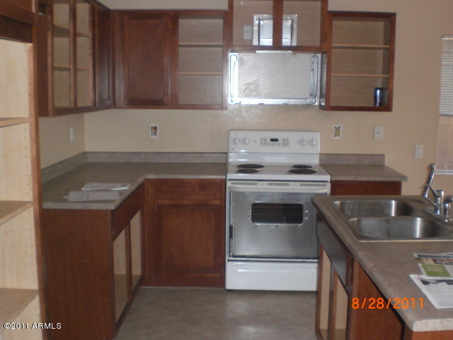 5231 West Maldonado Road Laveen, AZ 85339 - Photo 9 of 12 KITCHEN