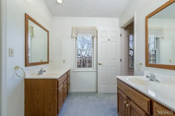 $325,000 | 17145 Lemming Lane, St. Robert, MO 65584