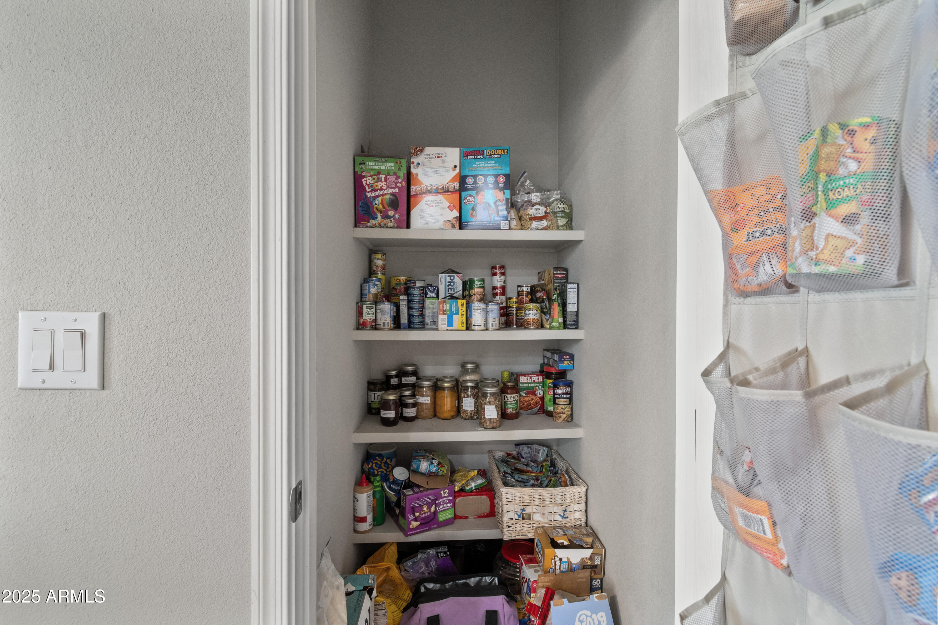 65 Co Road Show Low, AZ 85901 - Photo 10 of 38 a room with toys and a book shelf