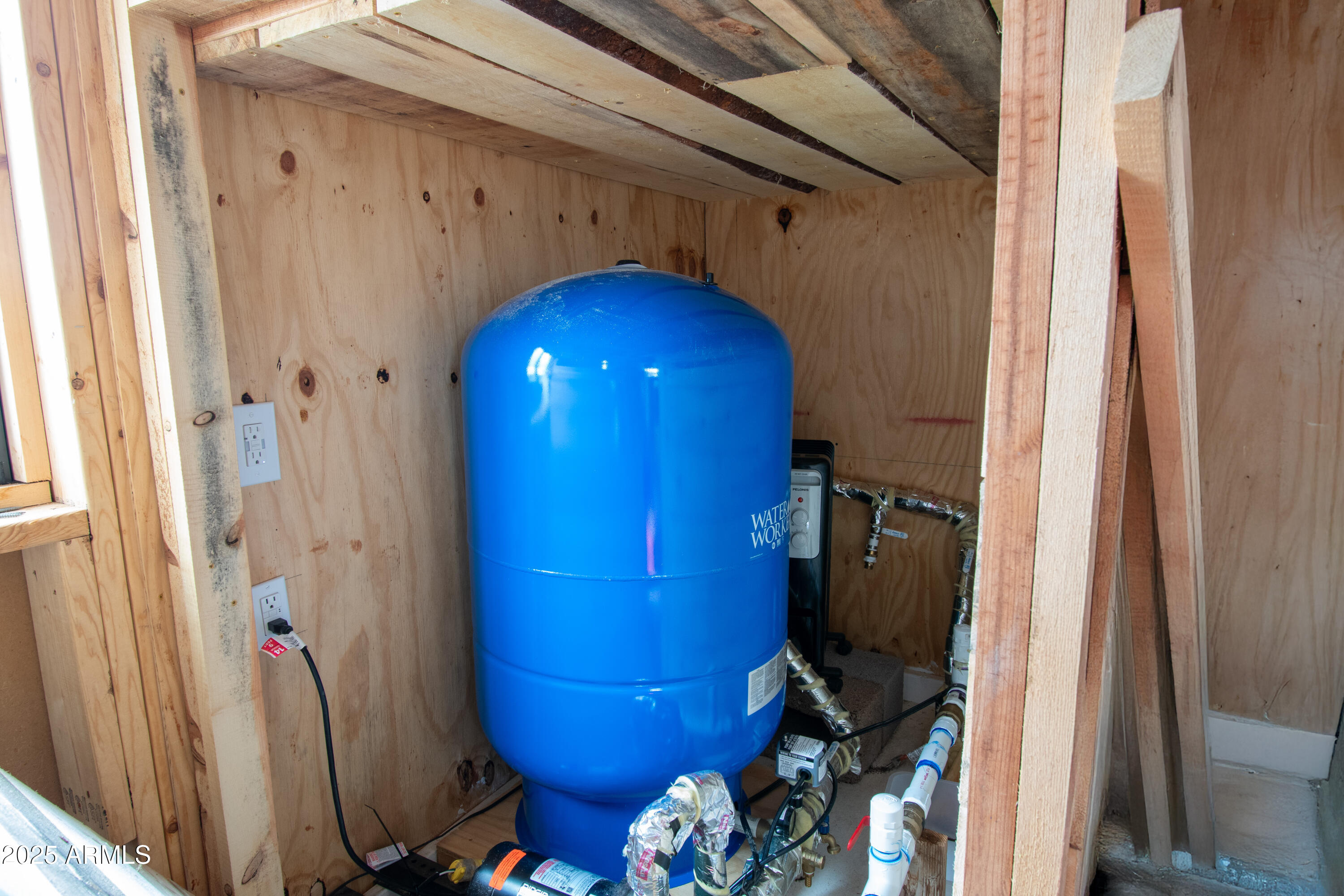 65 Co Road Show Low, AZ 85901 - Photo 30 of 38 a view of a room with gym equipment