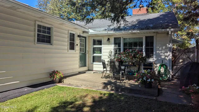 $295,000 | 18 1/2 South Park Drive, Gloversville, NY 12078