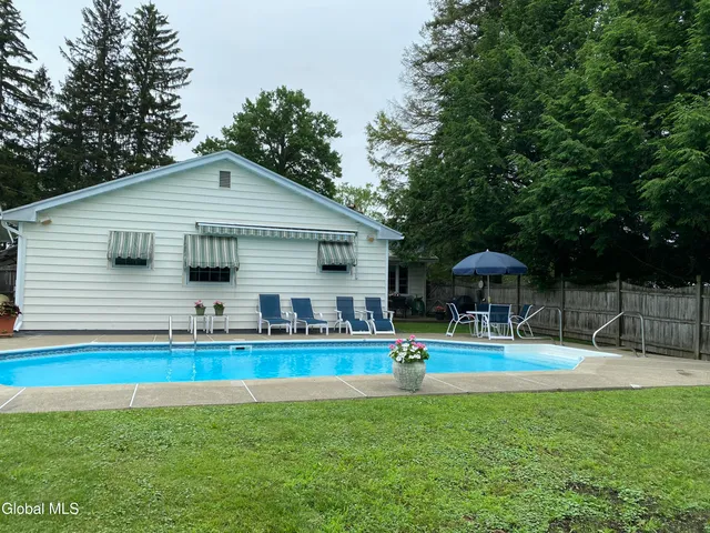 $295,000 | 18 1/2 South Park Drive, Gloversville, NY 12078