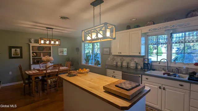 $295,000 | 18 1/2 South Park Drive, Gloversville, NY 12078