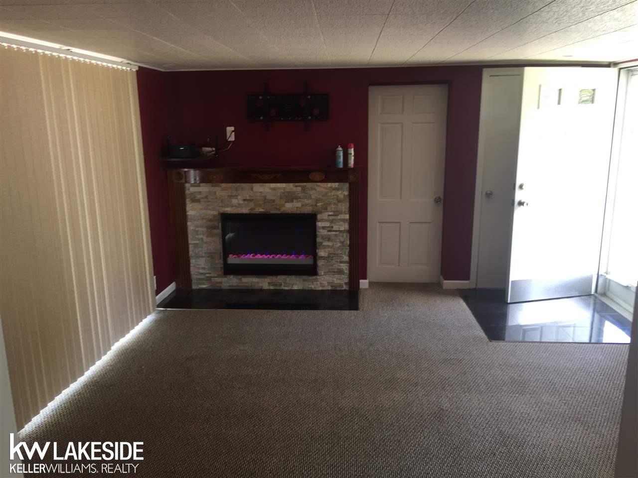 22025 David Eastpointe, MI 48021 - Photo 6 of 14 31326285-5.JPG