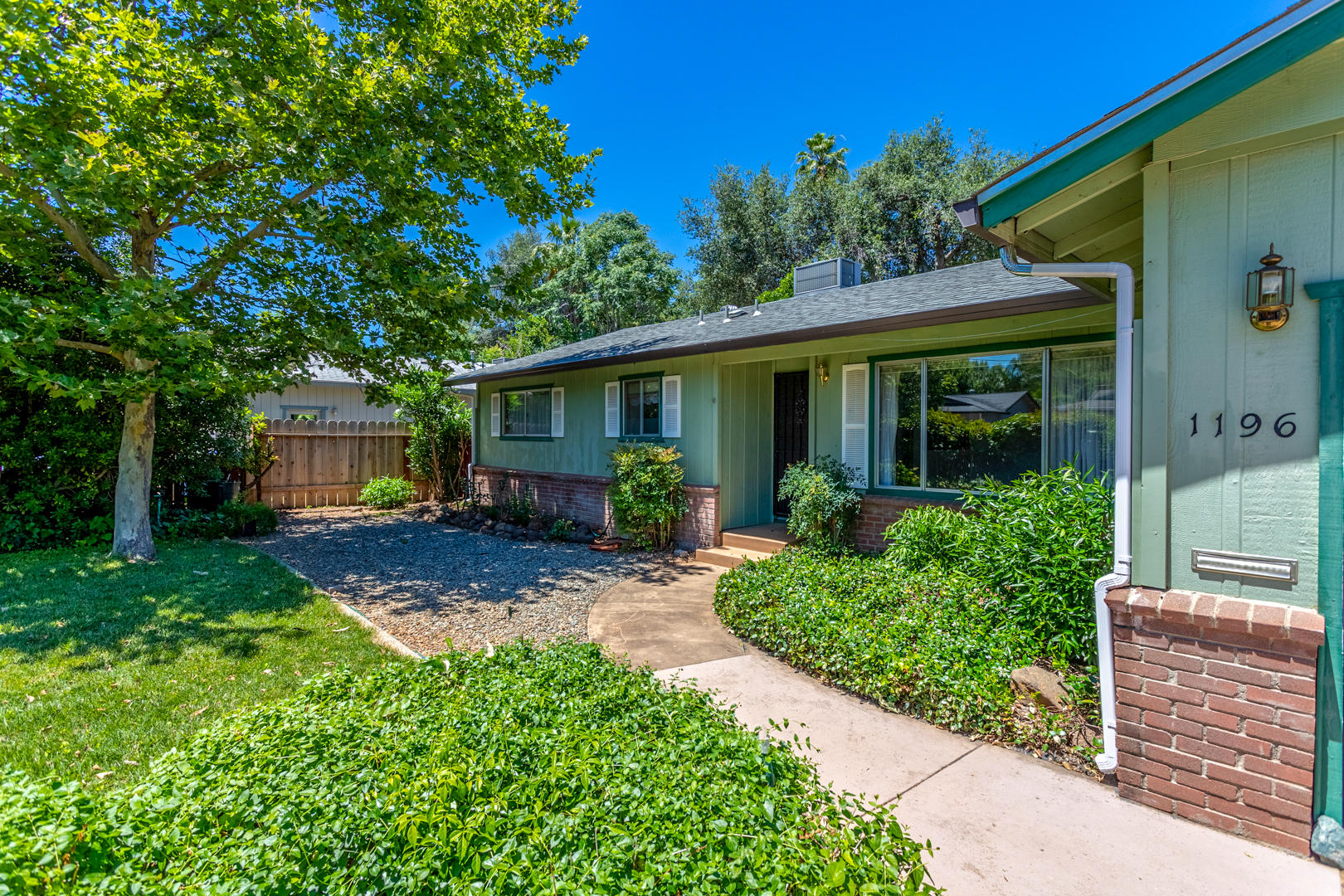 1196 Ruthie Lane Redding, CA 96002 - Photo 19 of 21 5 front