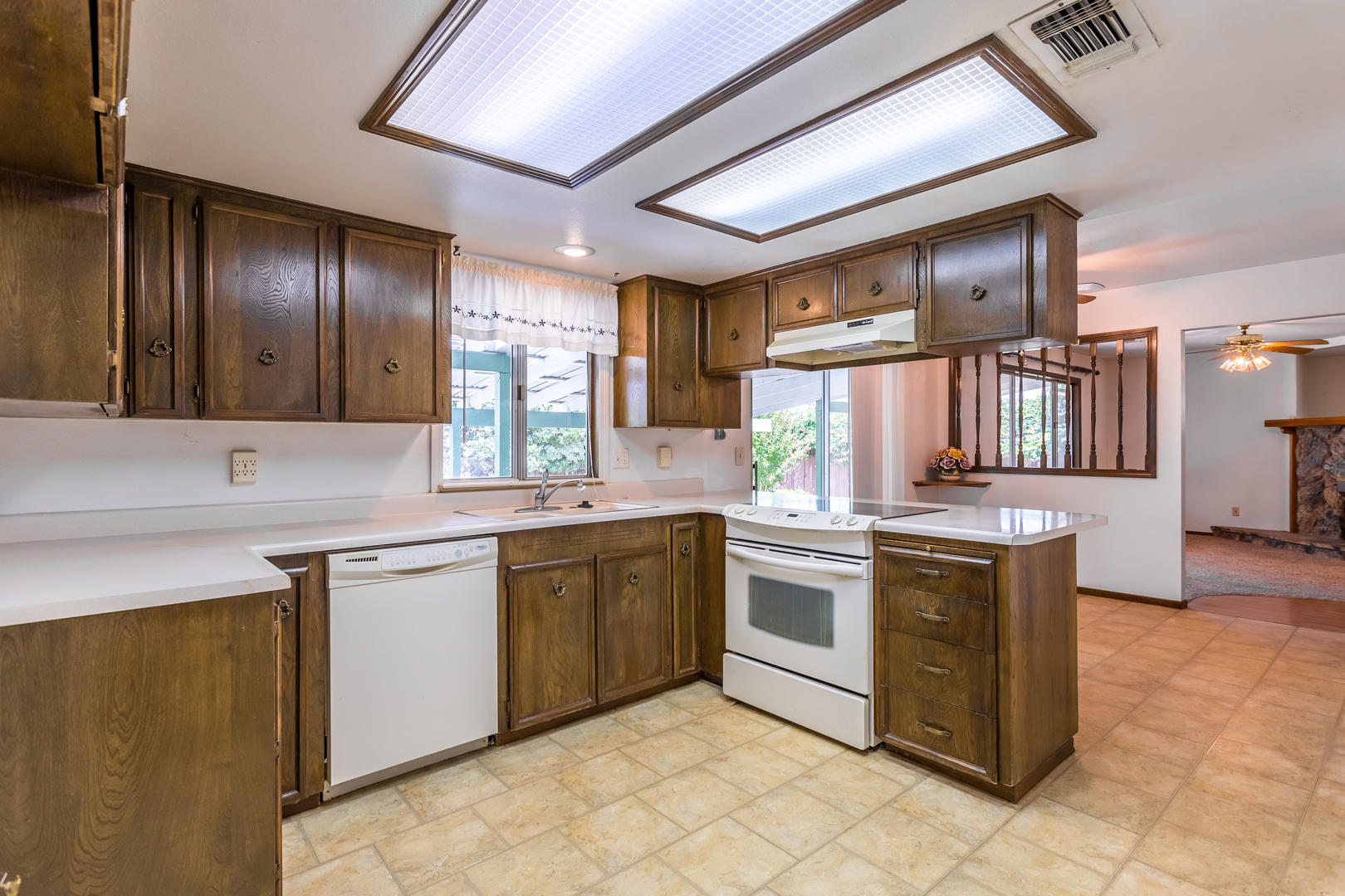 1196 Ruthie Lane Redding, CA 96002 - Photo 5 of 21 22 kitchen