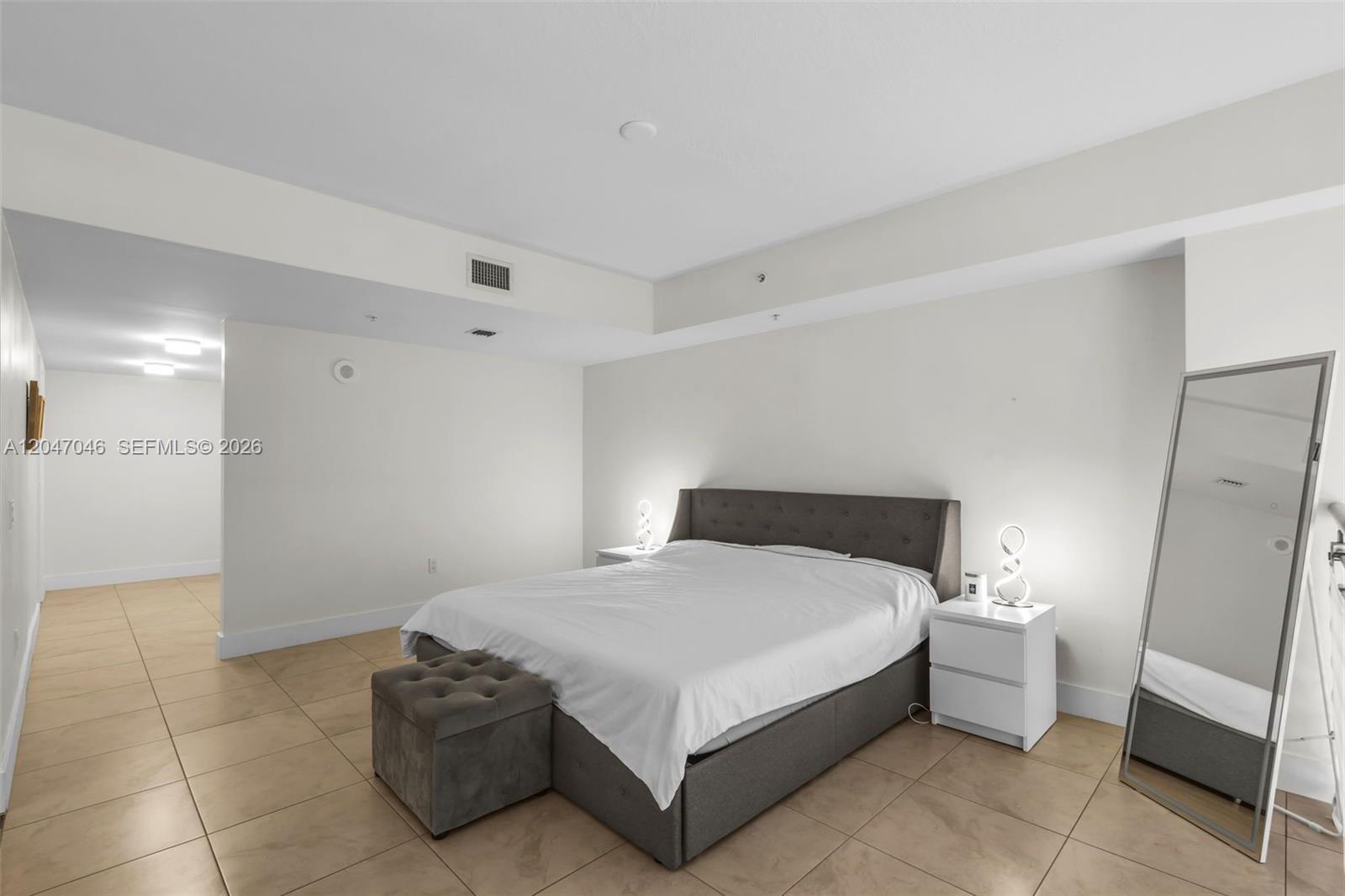 41 Southeast 5th Street, Unit 908 Miami, FL 33131 - Photo 15 of 26