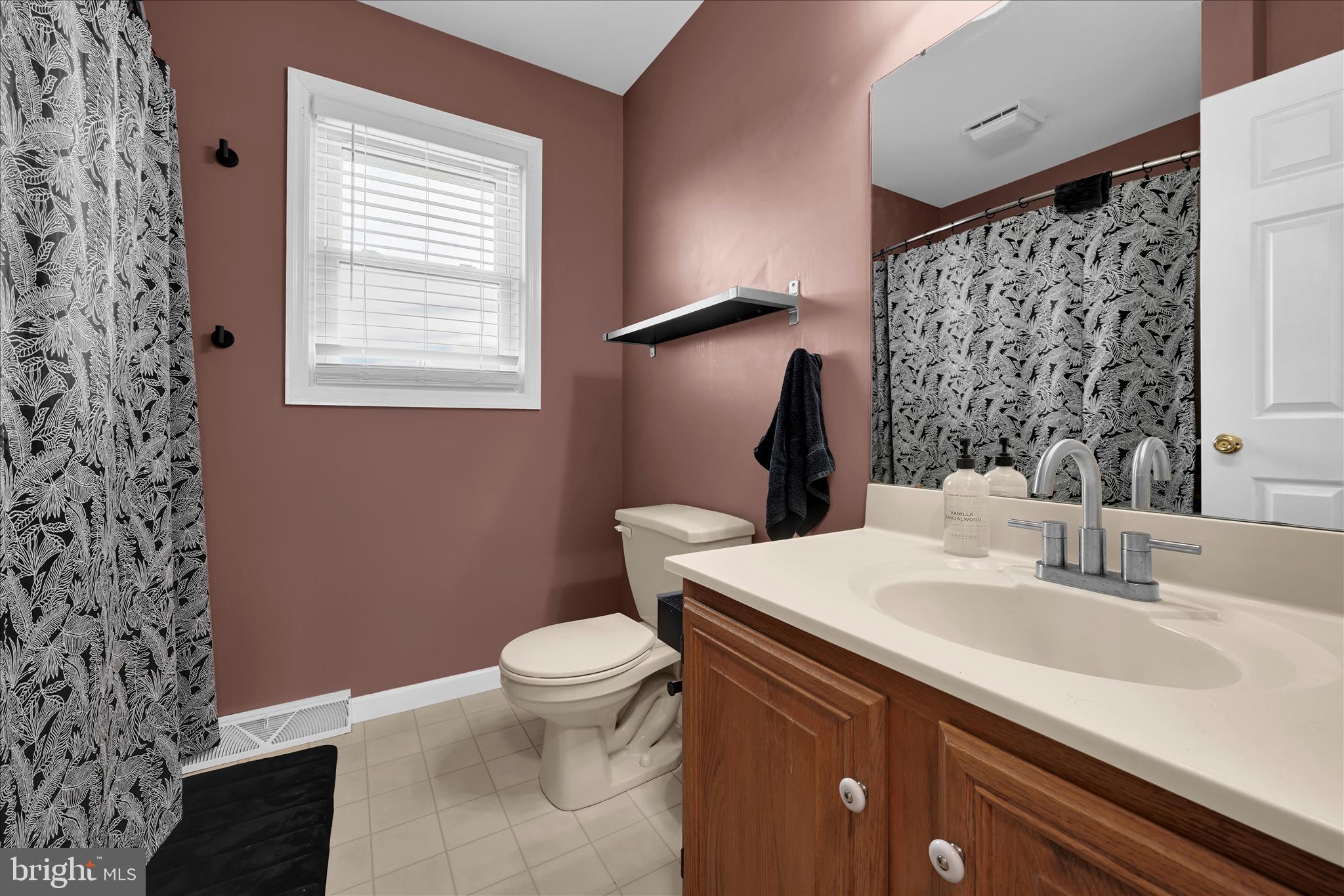84 Redstone Circle Reinholds, PA 17569 - Photo 19 of 34 2nd floor Bathroom