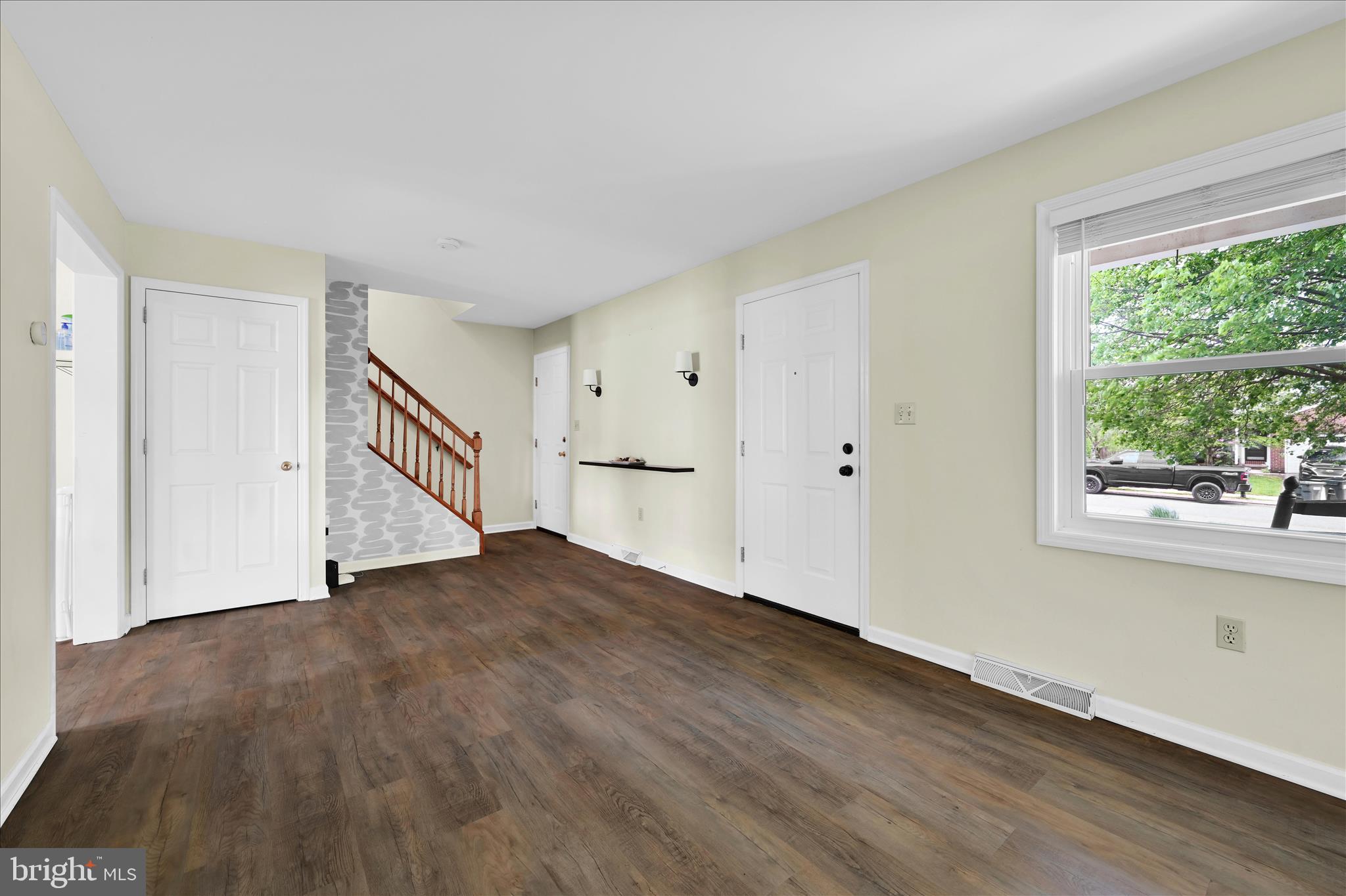 84 Redstone Circle Reinholds, PA 17569 - Photo 5 of 34 Living Area