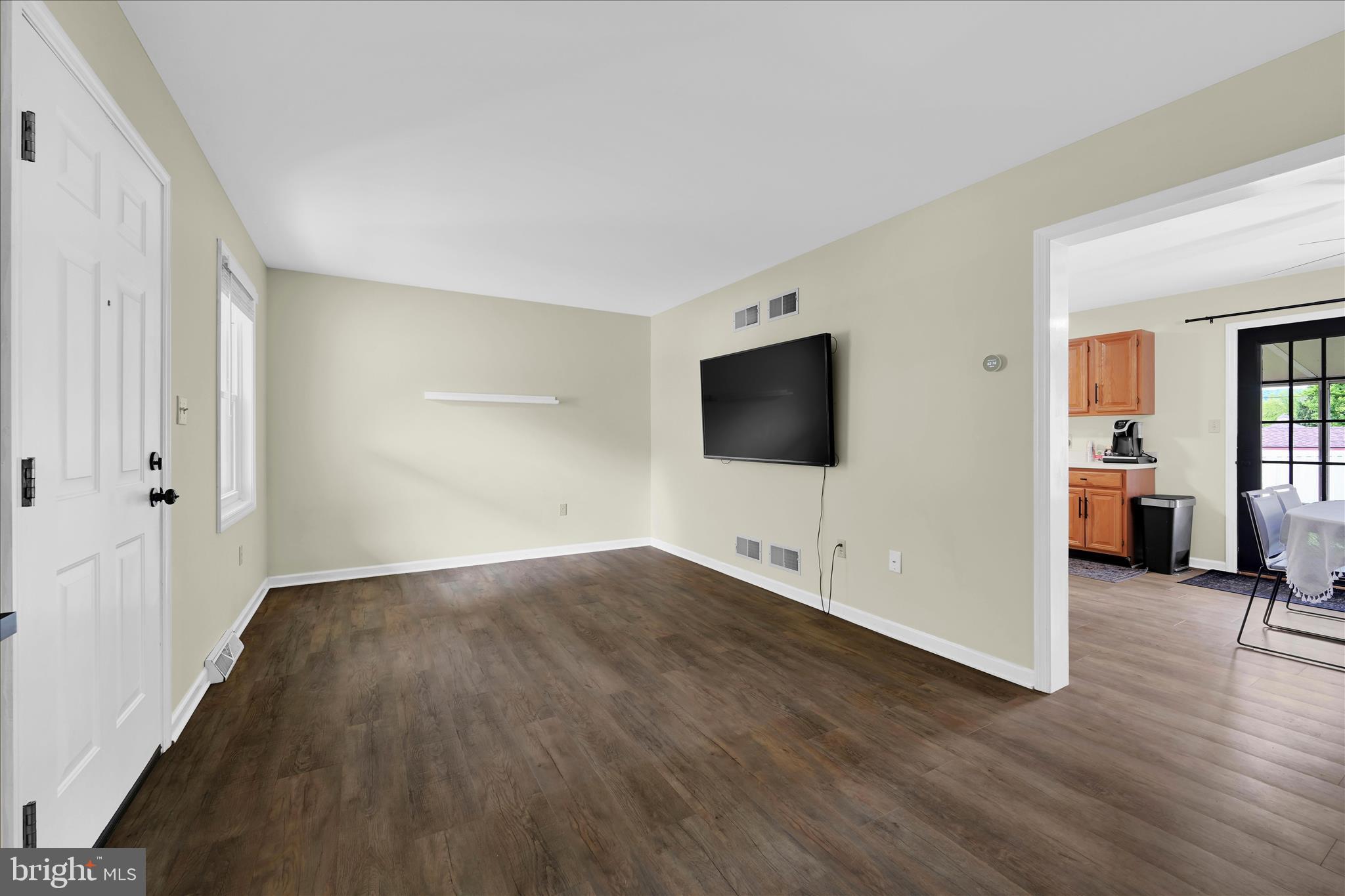 84 Redstone Circle Reinholds, PA 17569 - Photo 6 of 34 Living Area