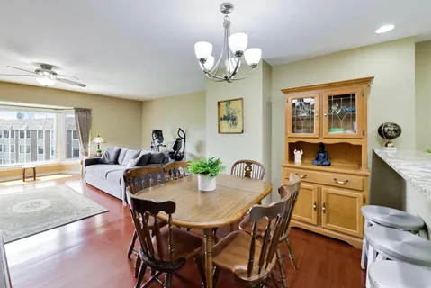 $269,000 | 201 Thames Parkway, Unit 3G, Park Ridge, IL 60068
