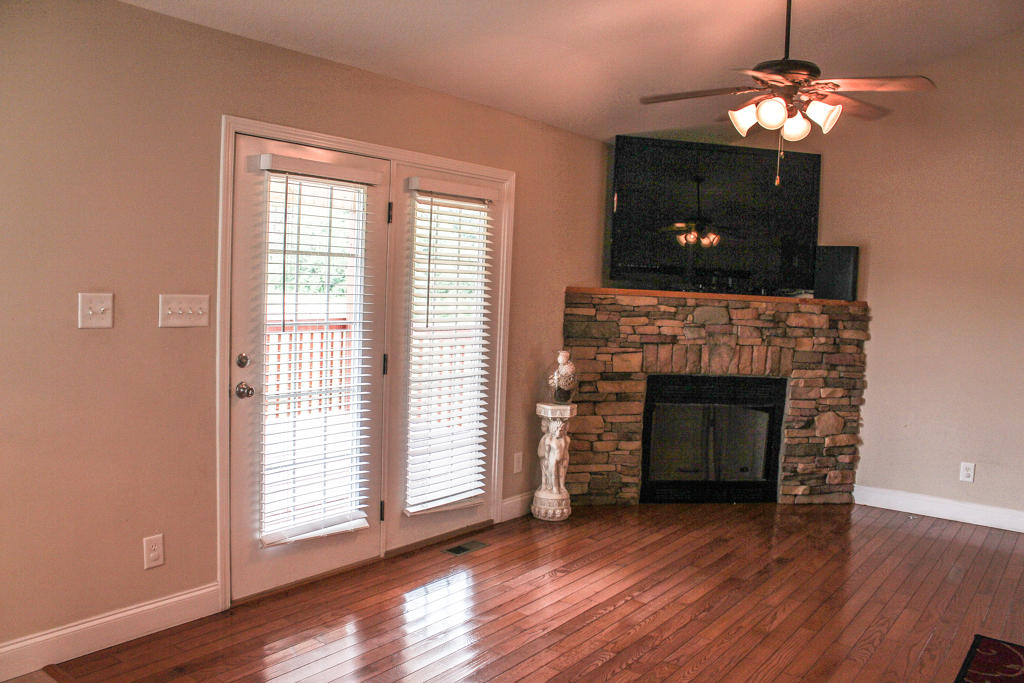 111 West Mountain View Road Corryton, TN 37721 - Photo 4 of 17 3