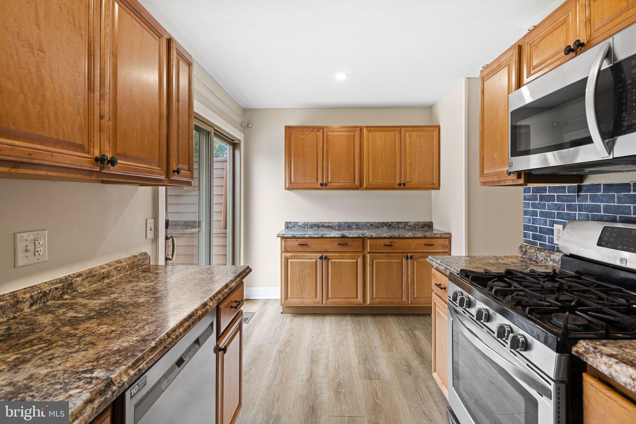 1485 Tarleton Place Warminster, PA 18974 - Photo 4 of 34 Kitchen w/Stainless Steel Appliances