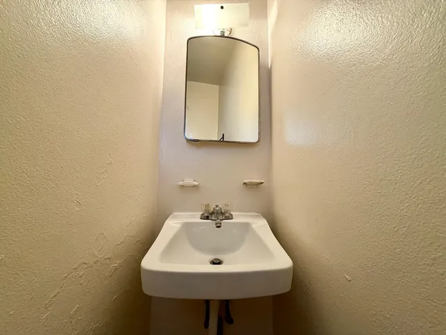 $900 | 515 57th Street, Unit 6, West Palm Beach, FL 33407