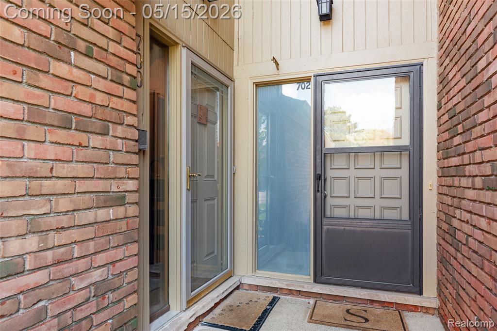 700 Tennyson Rochester Hills, MI 48307 - Photo 4 of 32