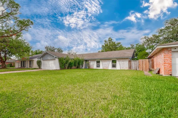 $1,900 | 11522 Saulsworth Street, Houston, TX 77099