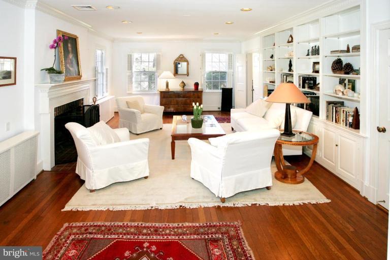 3106 Chain Bridge Road Northwest Washington, DC 20016 - Photo 2 of 19 Living Room